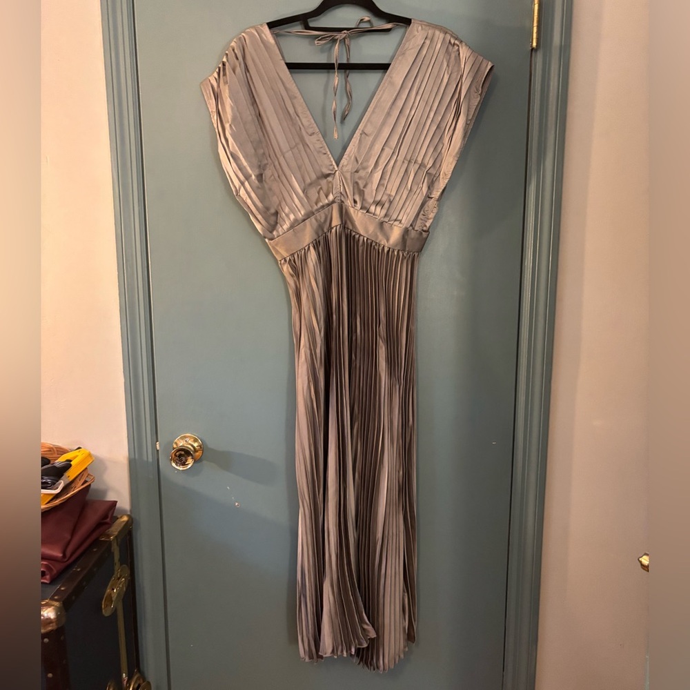 Elegant Gray Pleated Dress